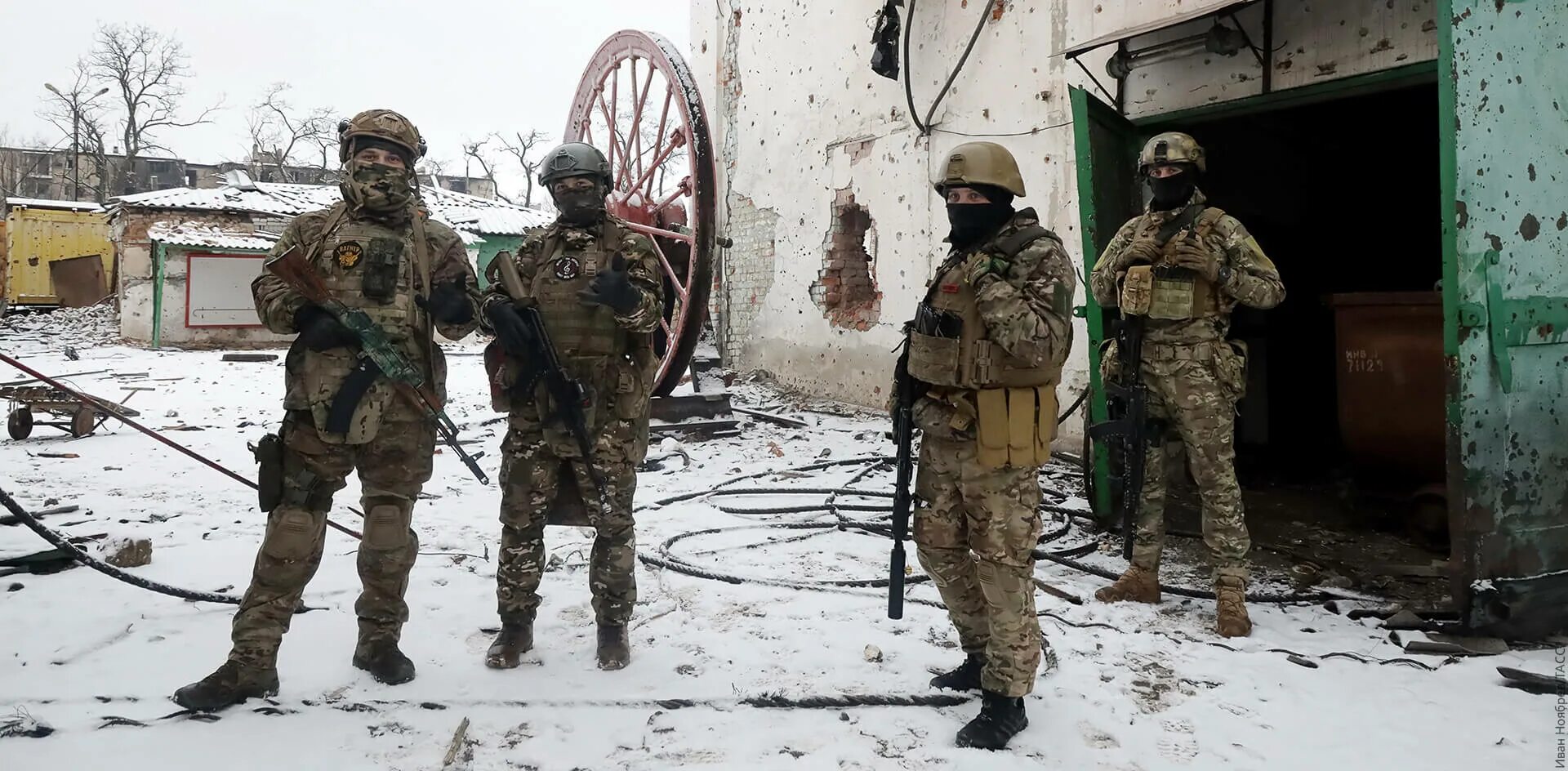 Бойцы чвк на украине. ЧВК Вагнер Артемовск Бахмут. Бойцы ЧВК Вагнер в Бахмуте. Военный ЧВК Вагнер. ЦВК Вагнер.