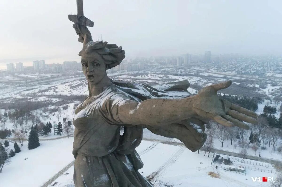 Почему памятник родина мать зовет. Монумент Родина мать в Волгограде. Мамаев Курган Родина мать зовет. Мамаев Курган статуя Родина. Родина мать зовёт Мамаев Курган Волгоград.