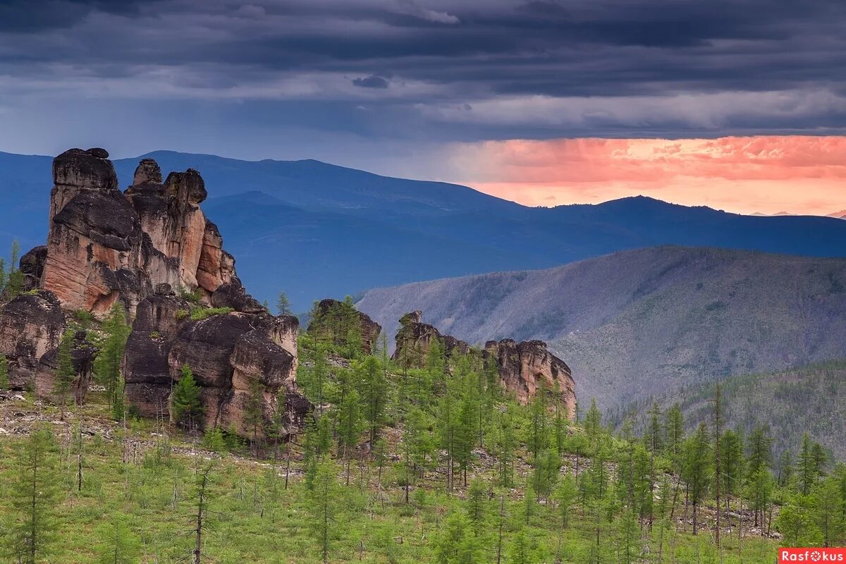 Фото республики саха якутия. Республика Саха Якутия природа. Саха Якутия горы. Оймяконские кисиляхи. Саха Якутия Индигирка.