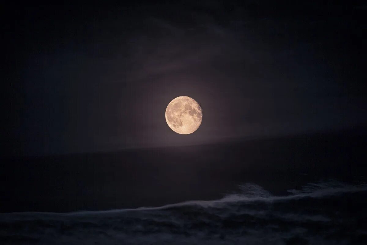 Луна картинки. Луна. Полнолуние. Красивая Луна. Лунный пейзаж.