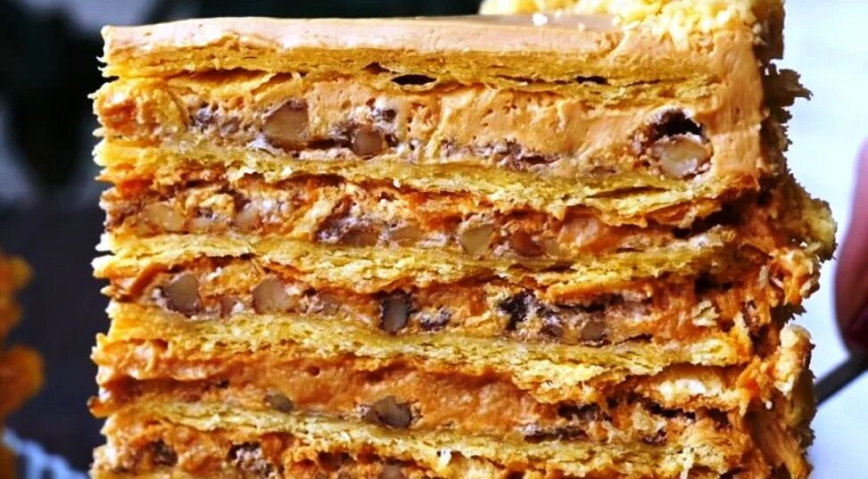 малиновый наполеон. торт наполеон с кремом чиз. наполеон с малиной. пирожное стефанишен наполеон. тарты с заварным кремом.