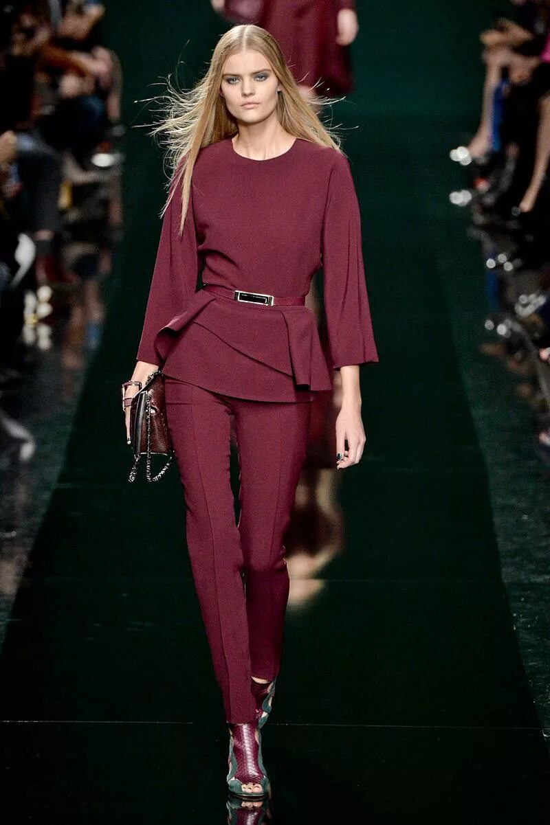 Глубокий синий платье. Ив сен лоран мода. Модная одежда. Глубокие цвета в одежде. Платье в глубоких синих тонах.