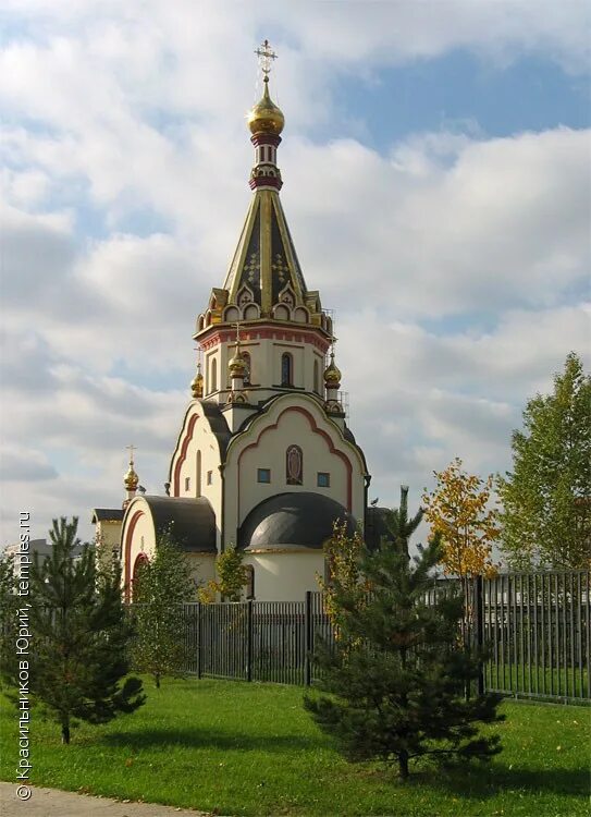 Вид на храм воскресения христова в шереметьево от дороги. Храм воскресения христова в шереметьево. Храм рождества христова в домодедово. Храм воскресения христова шереметьево фото. Храм воскресения шереметьево.