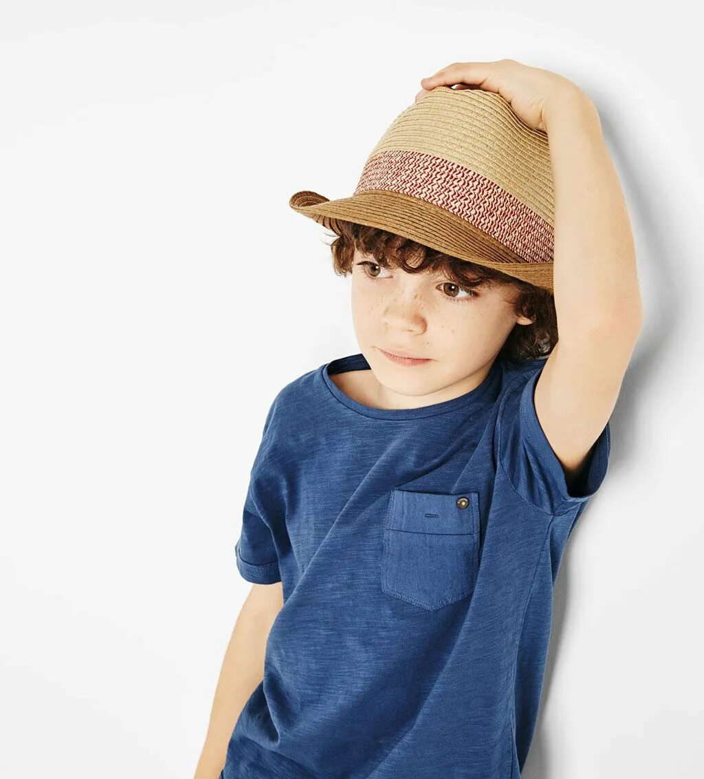 Zara boys. Boy with a hat. Фото мальчиков с аксессуарами. Hat boys Fashion.