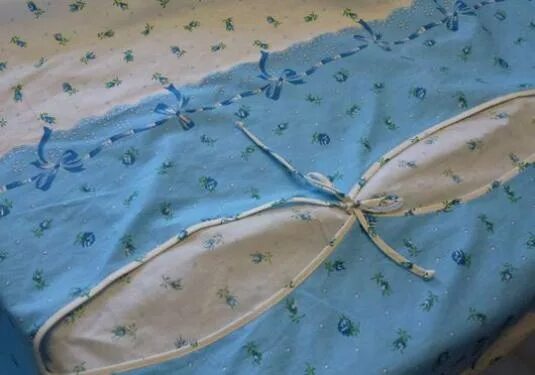 Шитье пододеяльников. Пододеяльник с дыркой. Шитье пододеяльников. Постельное белье с шитьем. Наволочка с рюшами.