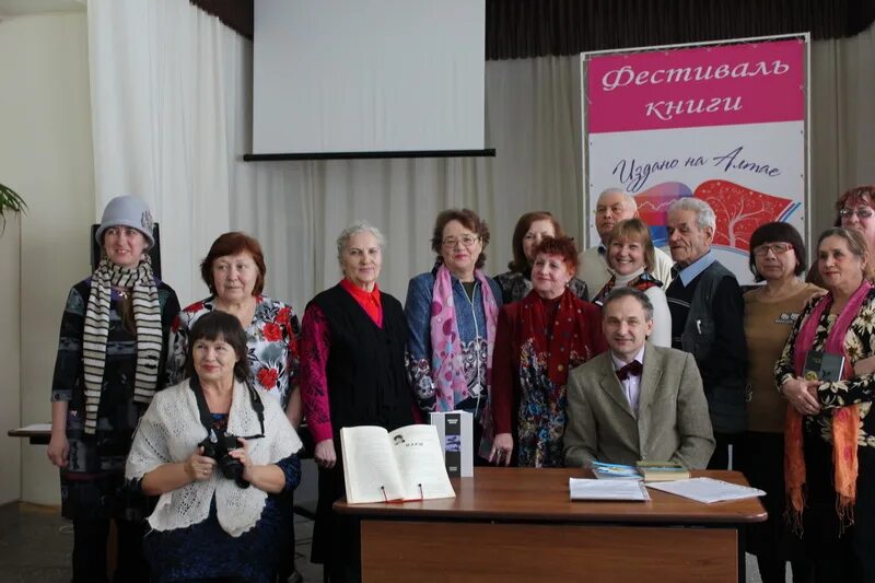 Сайт новоалтайского городского суда. Новоалтайский городской суд Алтайского. Новоалтайская библиотека. Новоалтайская городская библиотека им Мерзликина. Библиотека Мерзликина Новоалтайск 4.