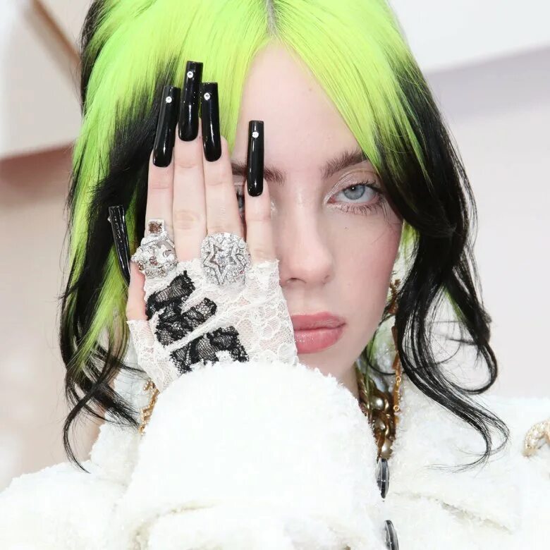 Billie eilish oscar. Billi Elish 2022. Billie Eilish Jewelry.