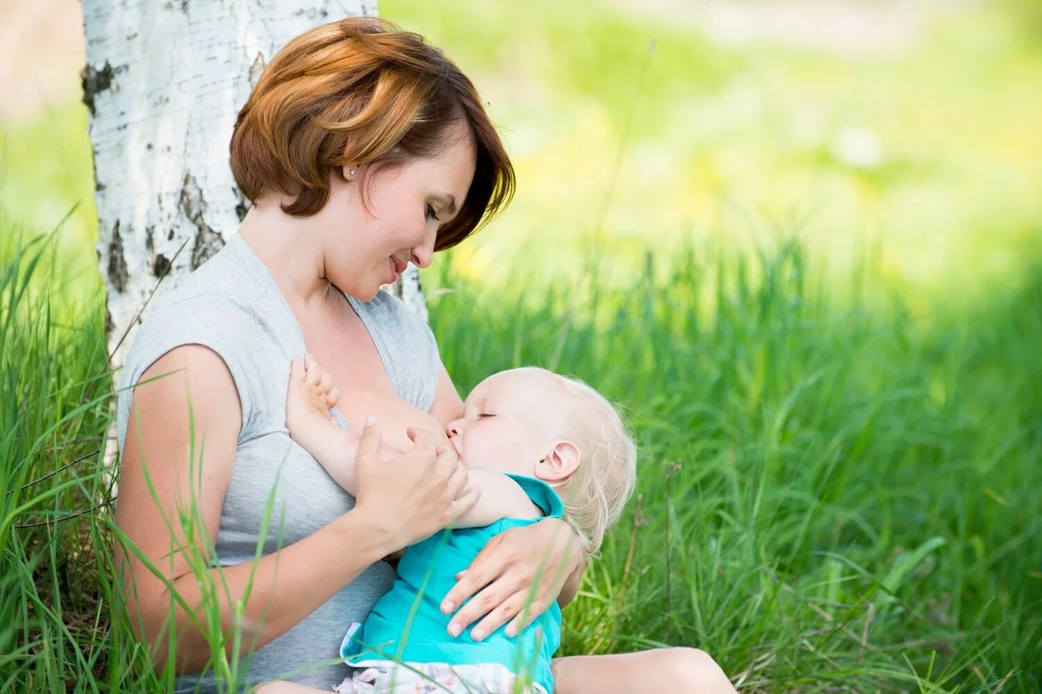 Грудное вскармливание. Кормление грудью. Мать с ребенком. Кормящая женщина. Вскармливание фото