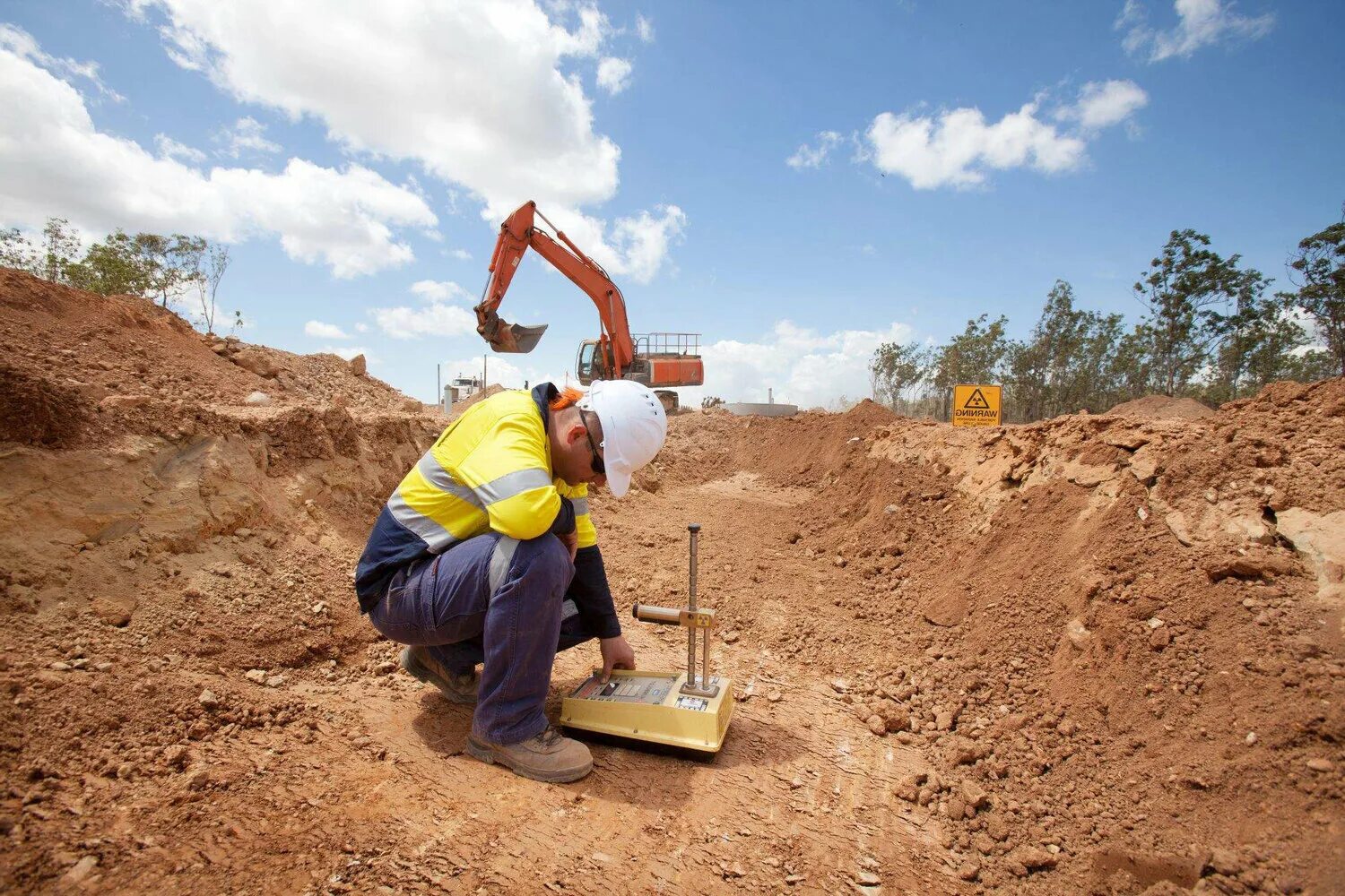 Инженерно-геотехнические изыскания. Геологические изыскания для строительства. Исследование грунта. Инженерно-геологические изыскания керн. Проведение геологических работ.