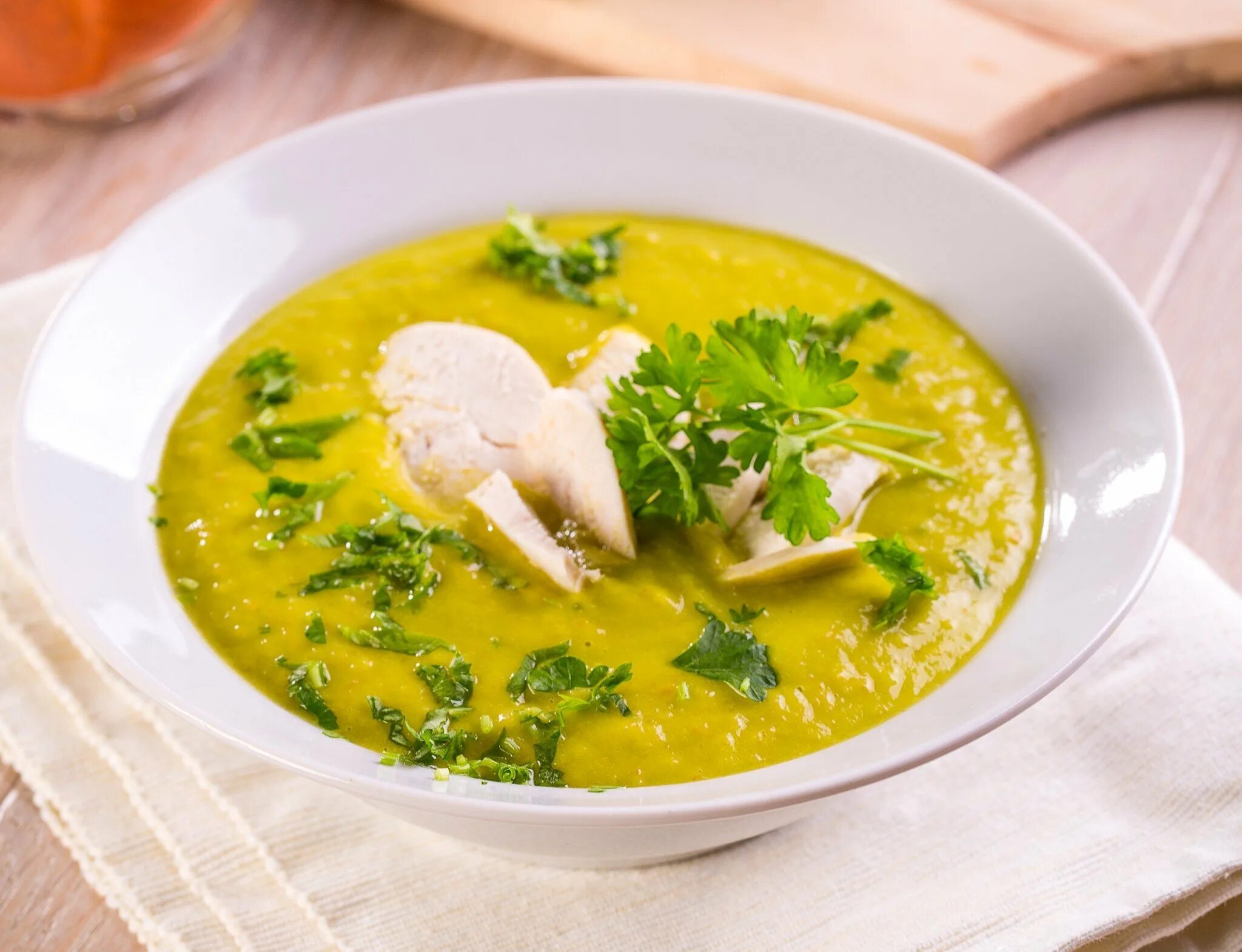Какой суп можно сварить из курицы. Kurinii sup. куриный суп. суп из курицы. суп с цыпленком.