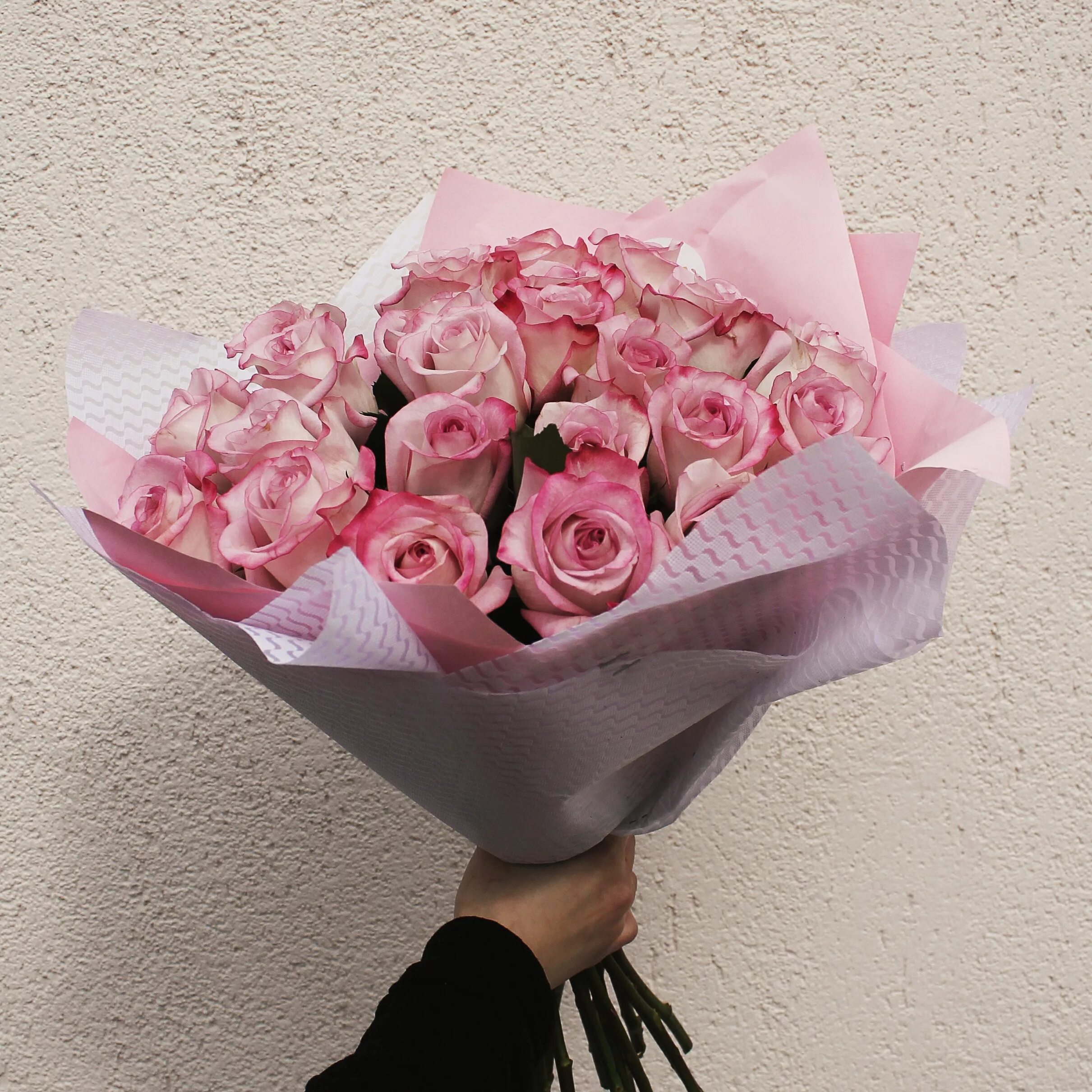 Букет розовый купить. Розовый букет. Букет розовых роз. Красивый букет из розовых роз. Букет роз в красивой упаковке.