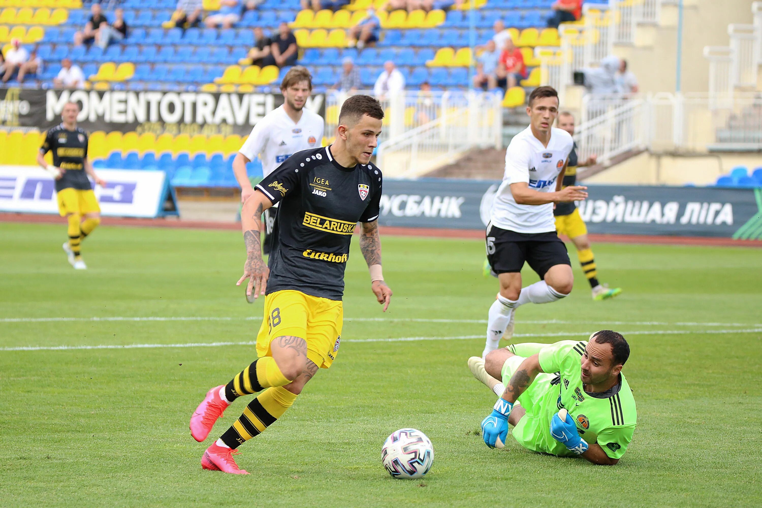 Шахтер ростов. Шевченко шахтер солигорск. Стадион добрянка. Шахтерские компании. Шахтер ростов.