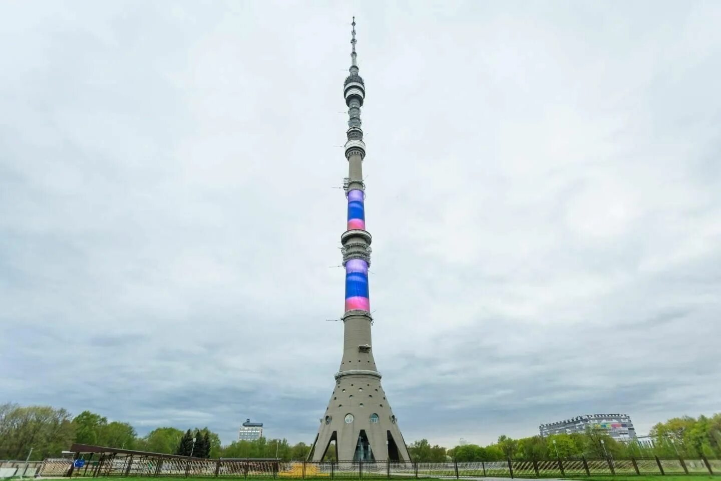 Останкино зеленоград. Телебашня Останкино Москва. Телевизионная башня Останкино. Башня Останкинская в Москве телебашни. Останкинская телебашня (Ostankino TV Tower).