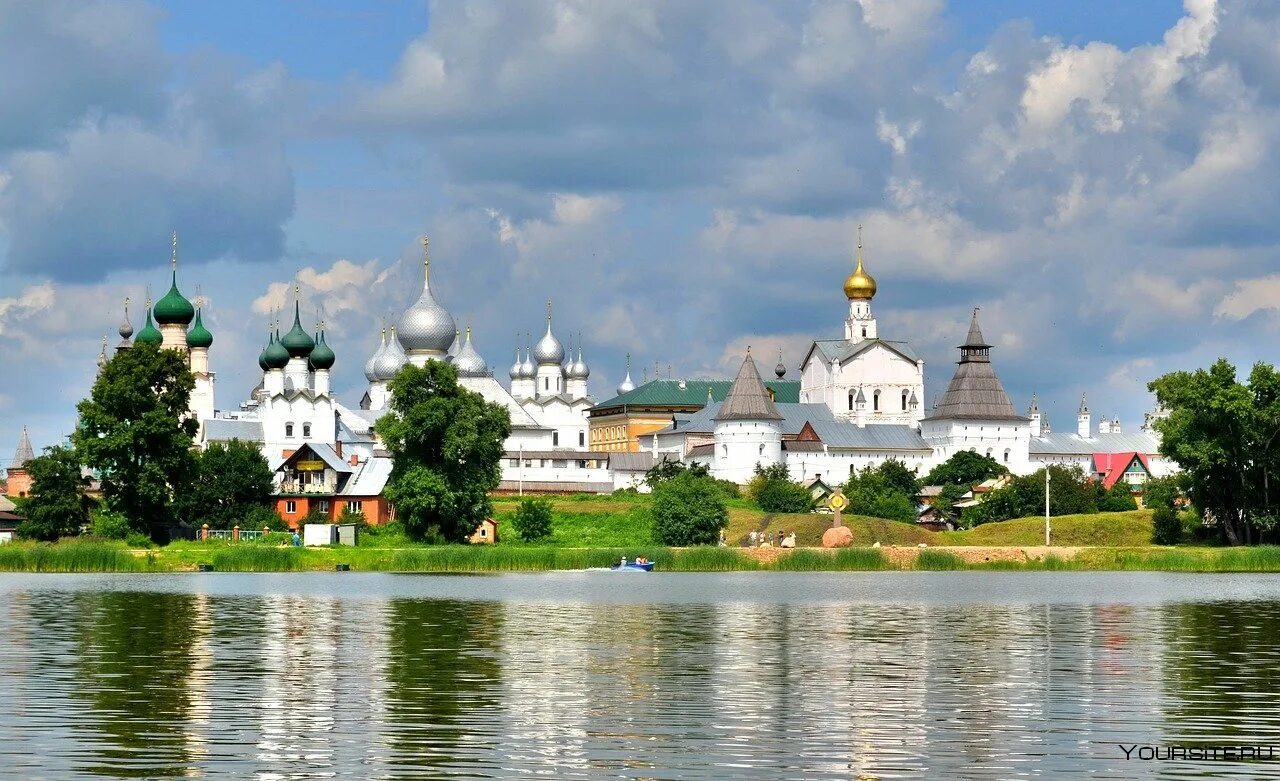 Доверие ростов великий. Ростов Великий Кремль на озере Неро. Озеро Неро Ярославская область. Золотое кольцо России Ростов озеро Неро. Ростов Кремль на озере Неро.