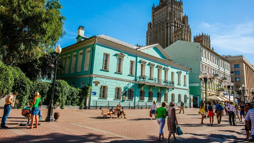 Дом пушкина в арбате. Дом-музей пушкина в москве на арбате. мемориальная квартира пушкина на арбате. улицы москвы пушкина арбат. музей пушкина на старом арбате в москве.