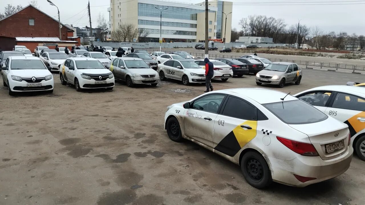 Такси тверь телефоны дешево. Такси в твериьакси Тверь. Худший российский таксопарк.