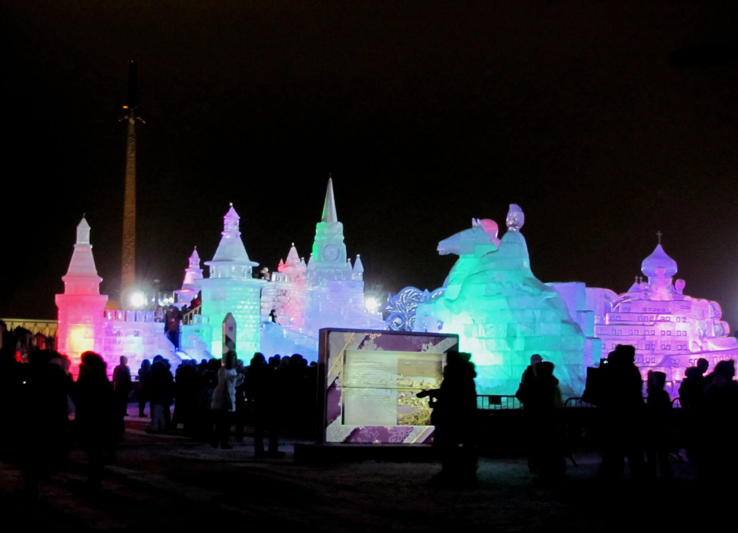 поклонная гора в москве 2022. украшение москвы к новому году 2021. поклонная гора в москве зима 2022. поклонная гора в москве новогодние праздники. поклонная гора в новогодние праздники.