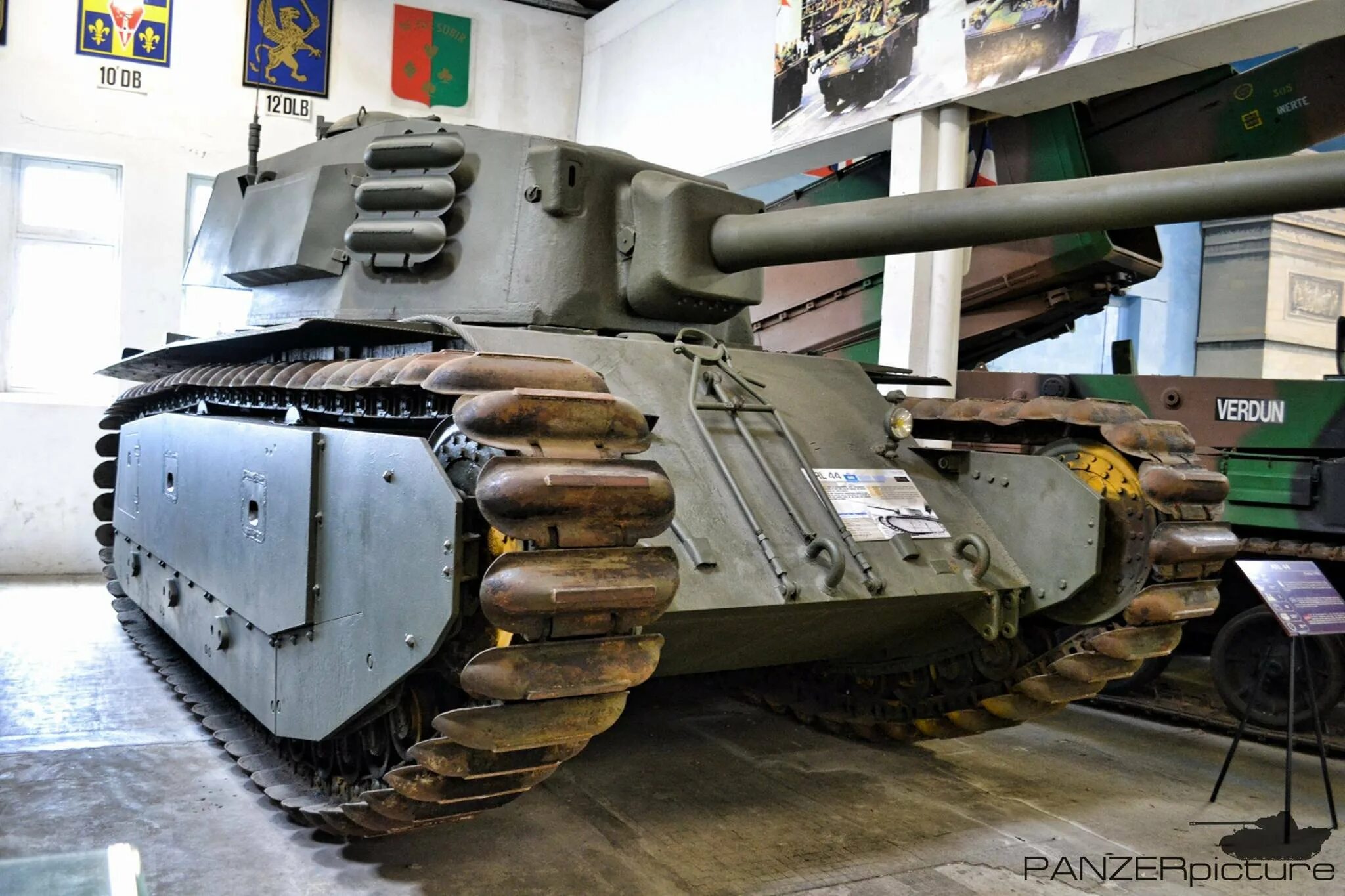Arl 44. Танк ARL 44. Арл 44 танк Франции. Французский тяжелый танк арл 44. ARL 44 В реальности.