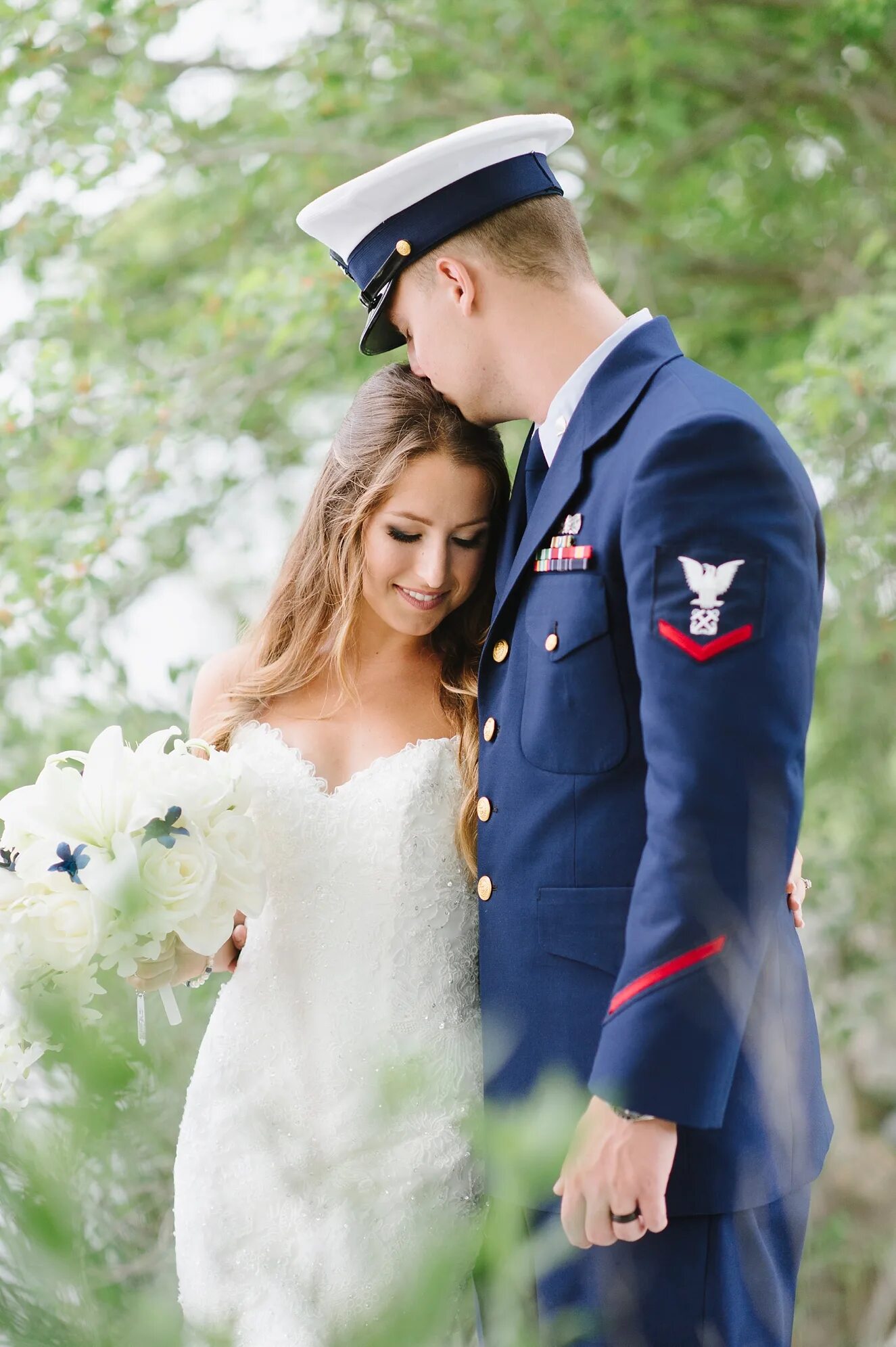 Свадьба в военном стиле. Свадебная фотосессия в военной форме. Жених в военной форме. Свадьба офицера.