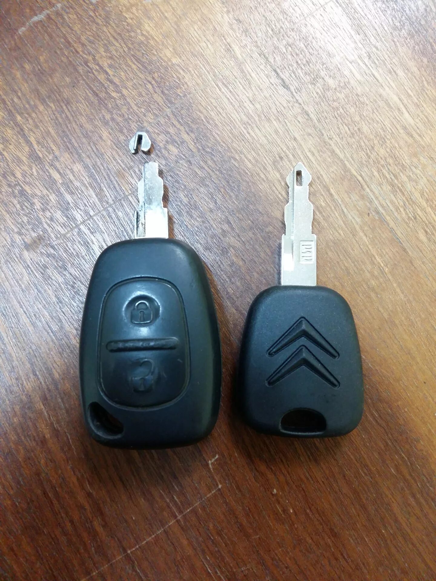 Второй ключ в сигнализации. Сигнализация на ключи toyota rav4. второй ключ к сигнализации. ключ от сигнализации помещения. ключ сигнализации металл.