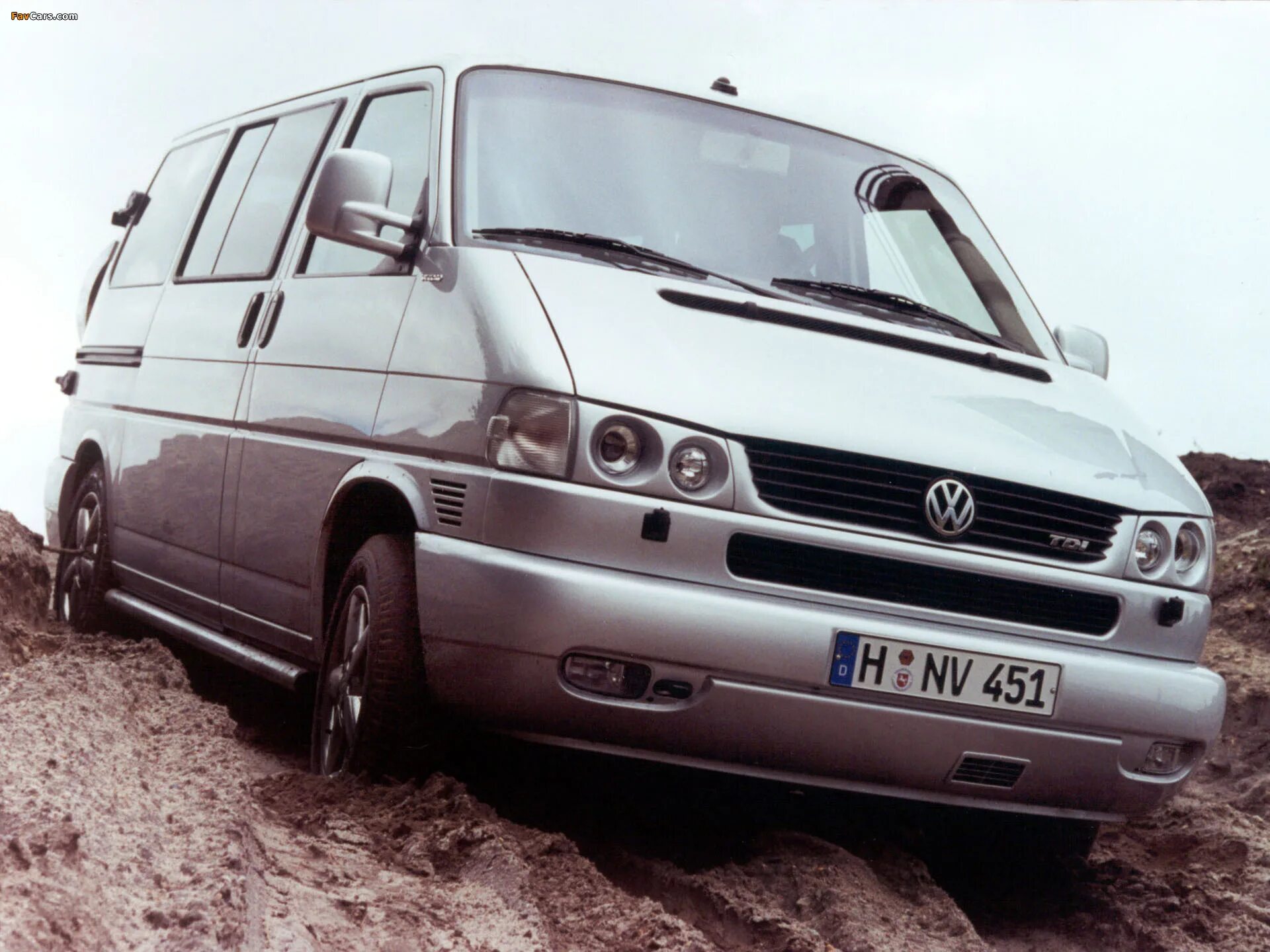 Купить т4 в спб. Т-4 Фольксваген-т4. VW t4 Multivan. Фольксваген Мультивен т4. Volkswagen t4 2003.