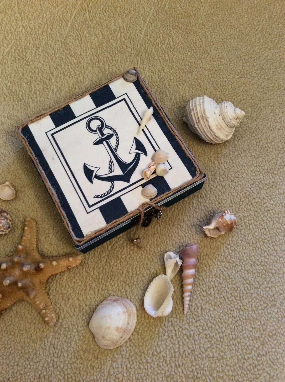 Скрапбукинг коробка в стиле морском. Морская коробочка. Скрапбукинг коробок в морском стиле. Сундучок в морском стиле. Коробка подарочная морская тематика.