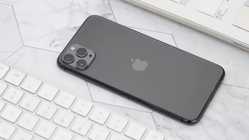 Iphone 11 Pro Max 256gb. Брелок айфон. Где самый дешевый айфон 11 цена.