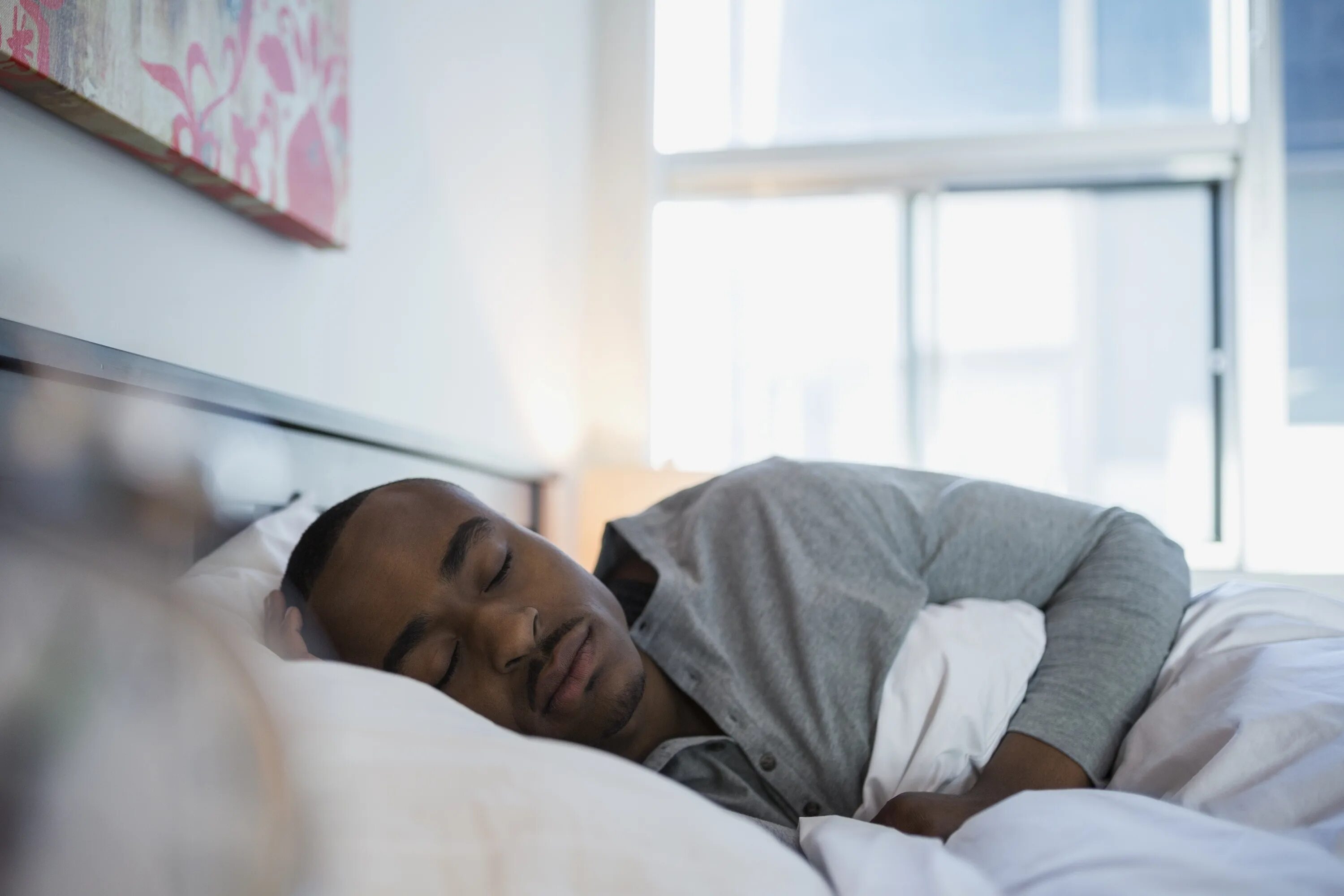 Приложение для сна sleep. Sleep include. Sleep include. Человек лежит на боку. Здоровый сон.