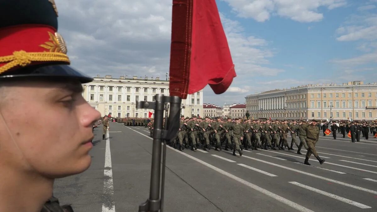Парад в петербурге 9 мая 2025. Репетиция парада на дворцовой площади 2025. репетиция парада победы на дворцовой площади. репетиция парада на дворцовой. репетиции парада победы 2025.