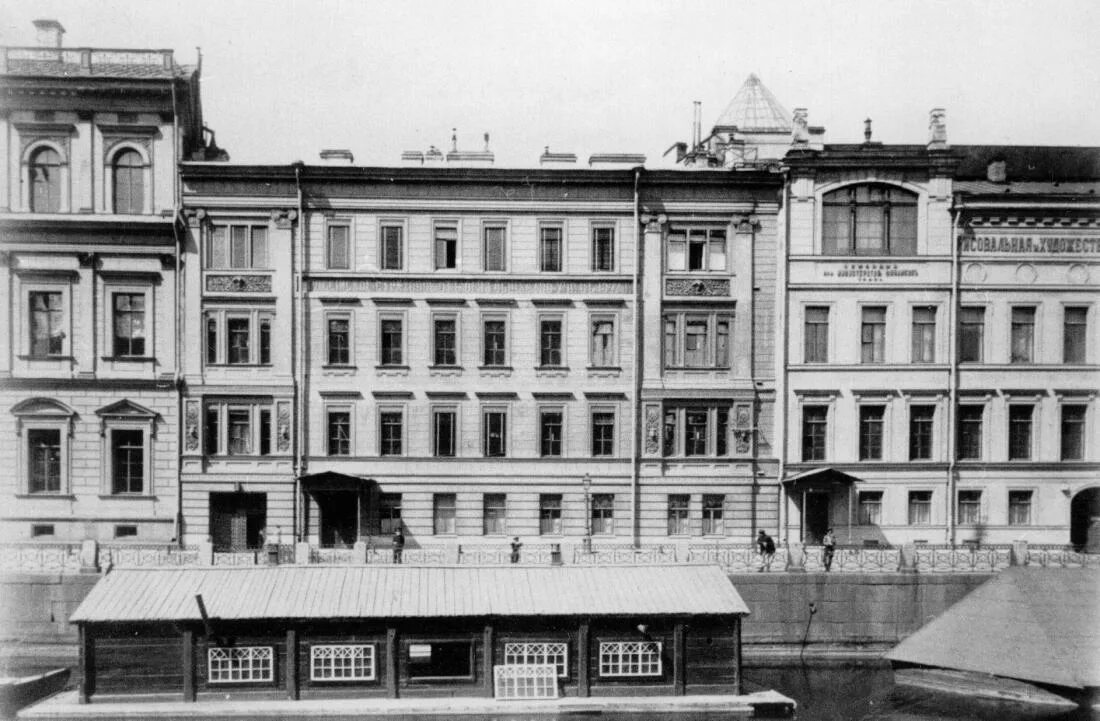 Лишневского. Дом ф. Гуна (театральная площадь, дом 2,. Я. Л а ф санкт петербург.