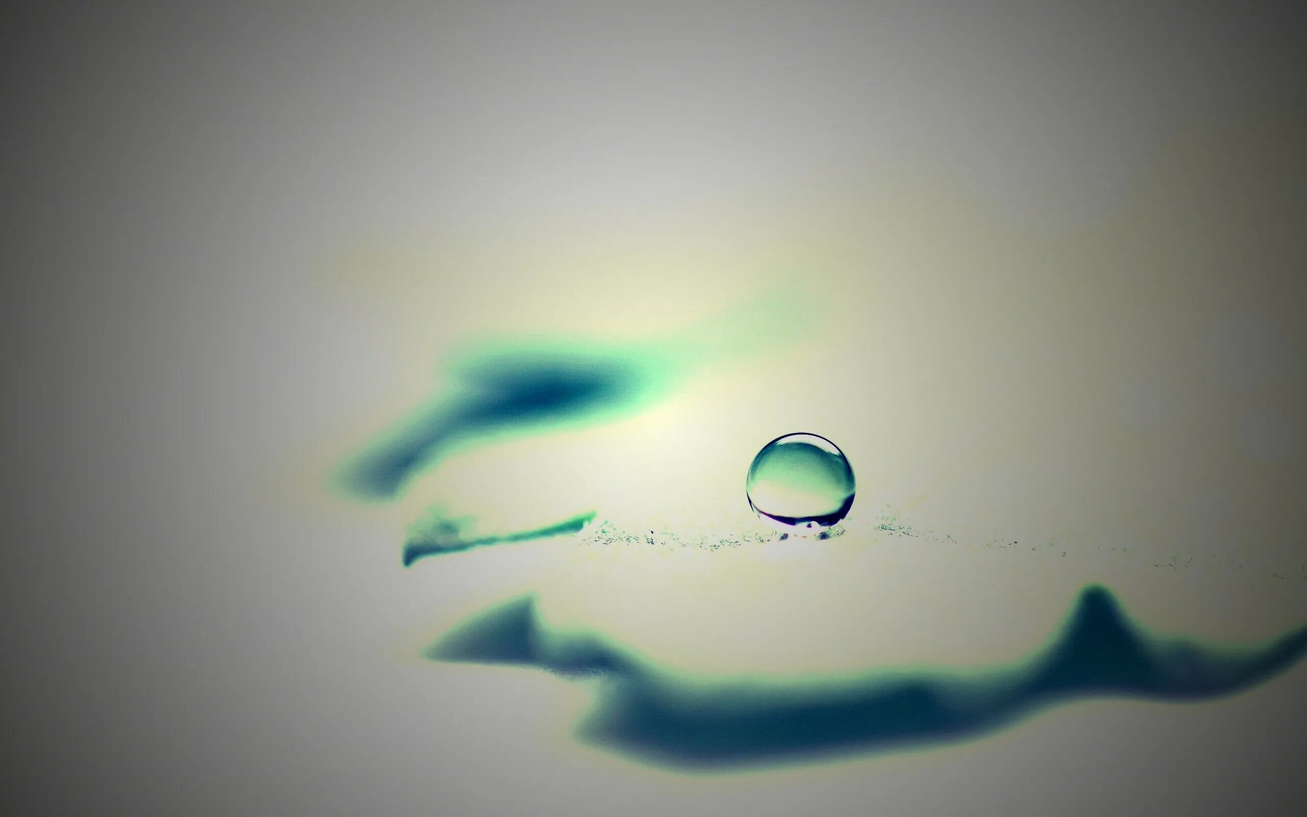 Зеленая абстракция. Капли на сером фоне. Прозрачные обои на стену. Обои капли 1920х1080. Пленка d-c-fix.