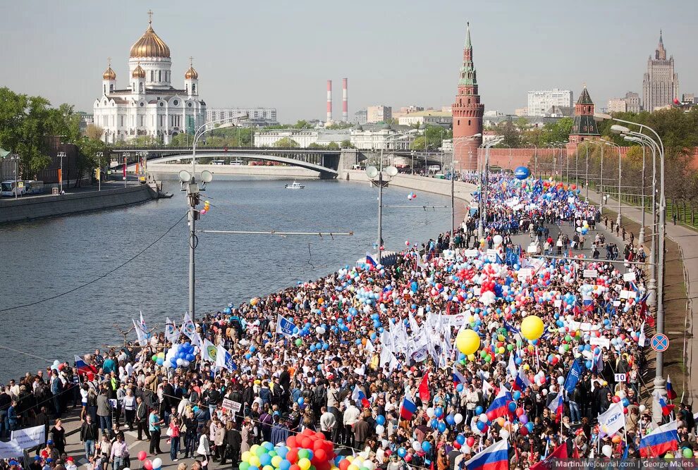 Современные жители москвы. Люди на красной площади. Москва много людей. Первый житель москвы. Первый житель москвы.