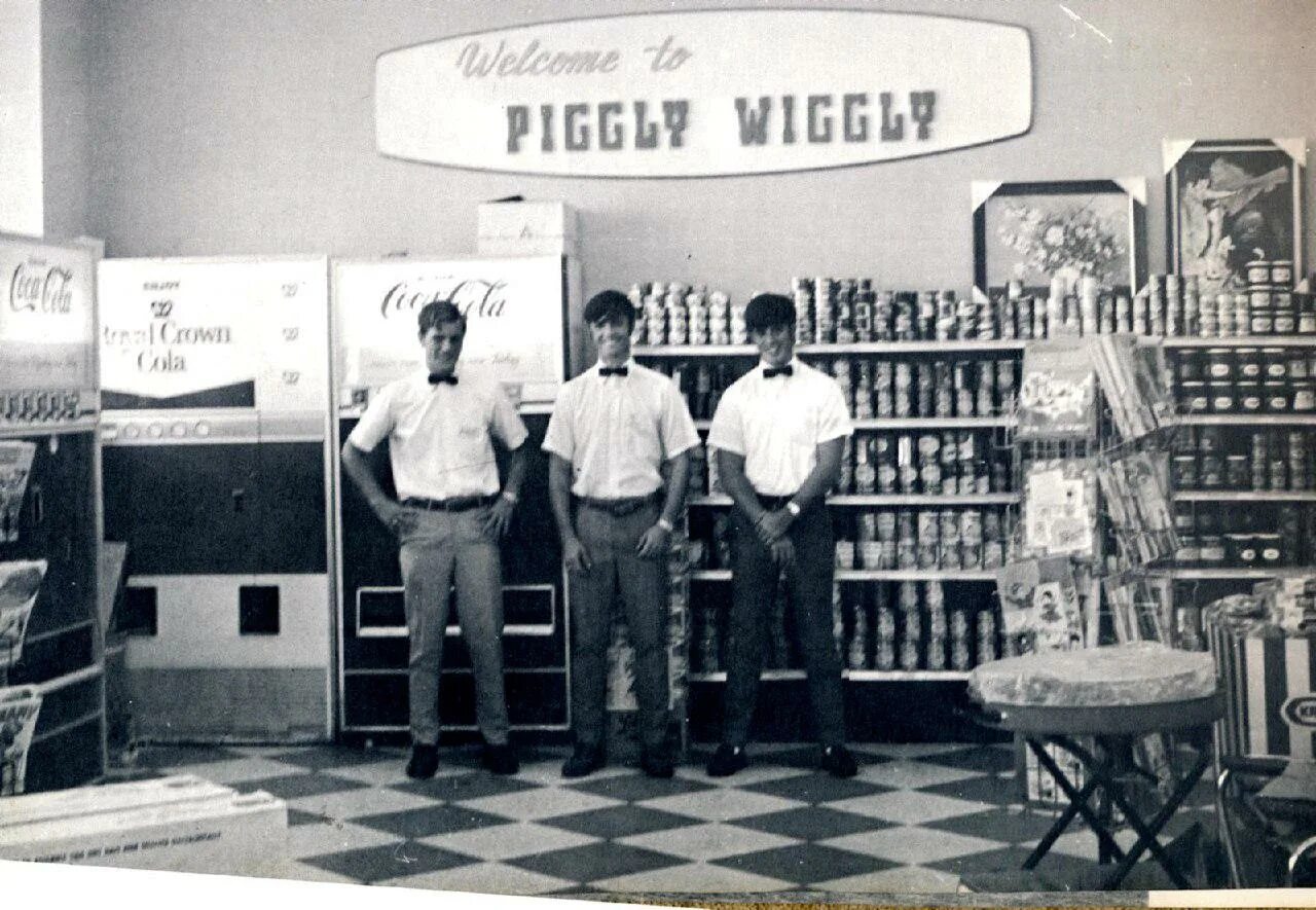 Первый прод. "Первый магазин самообслуживания в США". Piggly Wiggly магазин в Америке 1900. Первый магазин в мире. Самый первый магазин в России.