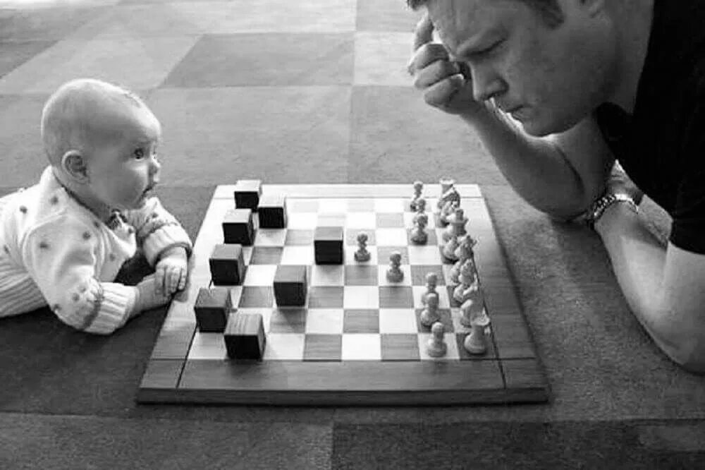 Папа play. Прикольные шахматы. Забавные шахматы. Смешной шахматист. Шахматами и шашками для детей.