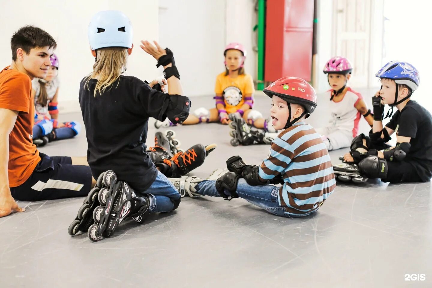 Ногам дорогу роллердром спб. Гусельникова инструктор ногам дорогу. Skate town байконурская 22 санкт-петербург. Ногам дорогу санкт-петербург роллердром. Ногам дорогу роллердром на дыбенко.