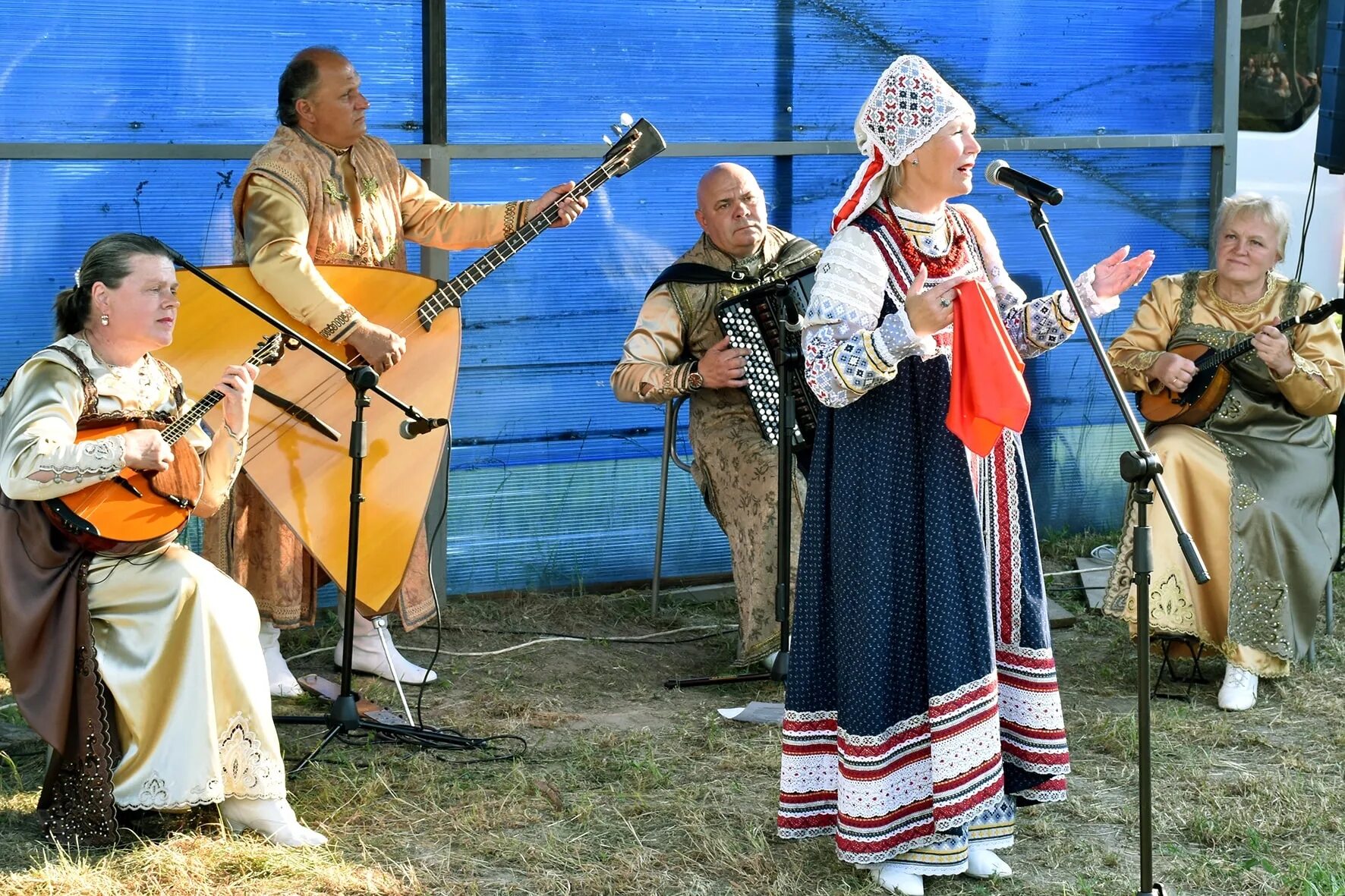 День села концерт картинка. Деревенский ансамбль. Концерт сдк очуры. Деревенский концерт. Концерты село.
