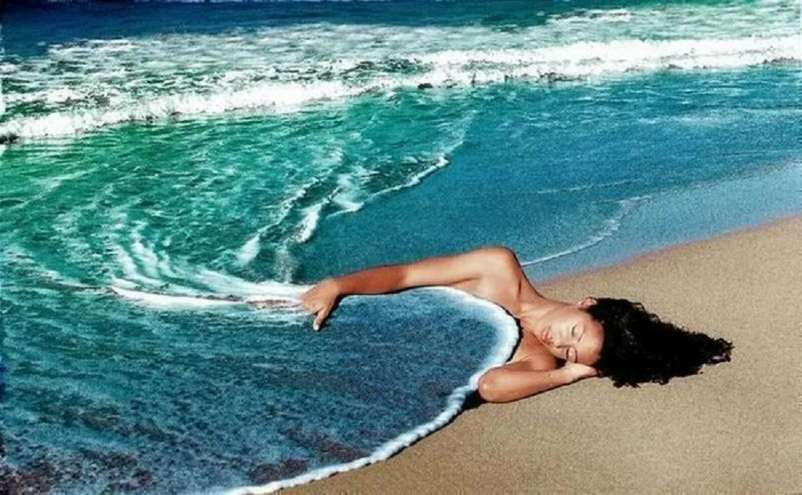Хочешь быть волной. Девушка-море. Женщина ИИ море. Девушка и океан. Фотосессия на море.