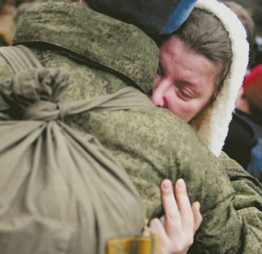 призыв в армию. исповедь в храме. женщина и призывники. плачу на службе. плачу на службе.