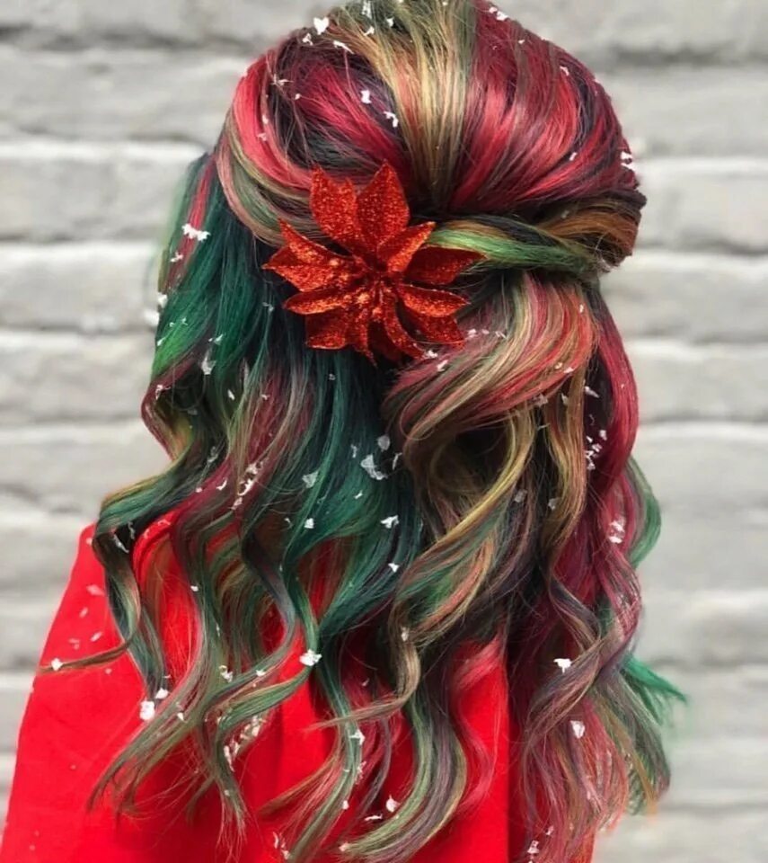 Зелено красный цвет волос. Зелено красный цвет волос. Красно зеленые волосы. Розовые волосы с зелеными прядями. Белла торн волосы.