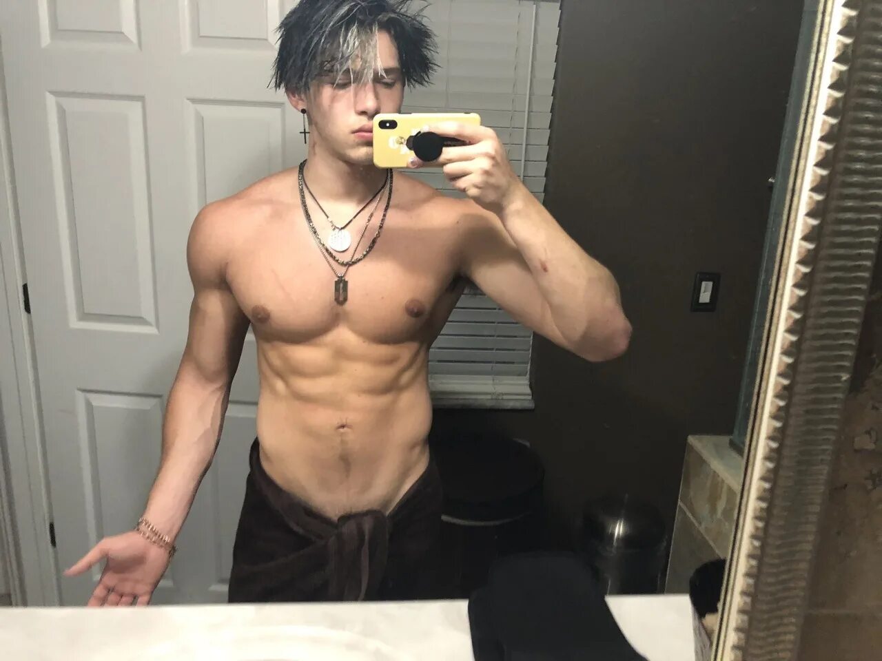 Качок нефор. Vjlink рост. Качок нефор. Клоуны качки. Качок руки базуки кирилл терёшин.