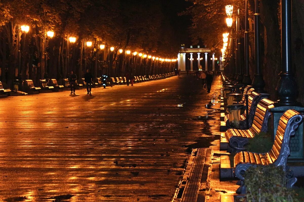 Аллея вечер. Вечер в городе. Аллея ночью. Аллея вечер. Аллея вечер.