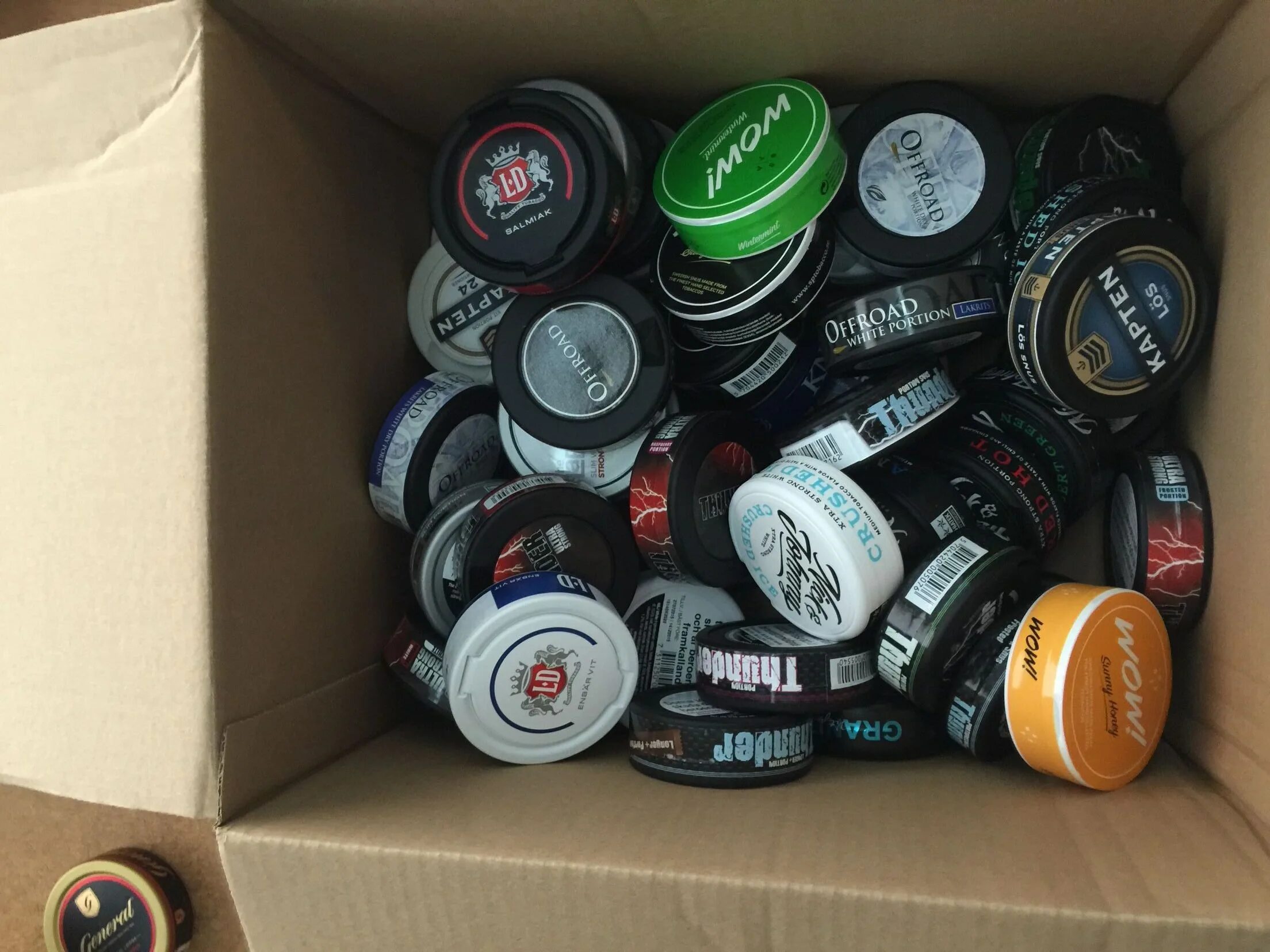 коробка снюса. коробка снюса. снюс локи. снюс шведский оденс. снюс 550 мг.