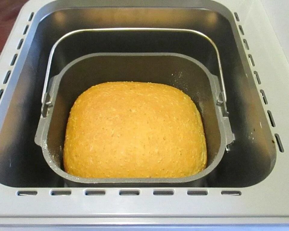 Хлеб в хлебопечке 1 кг. Хлебопечки. Хлебопечка с хлебом. Выпечка из хлебопечки. Решетка для хлеба из хлебопечки.