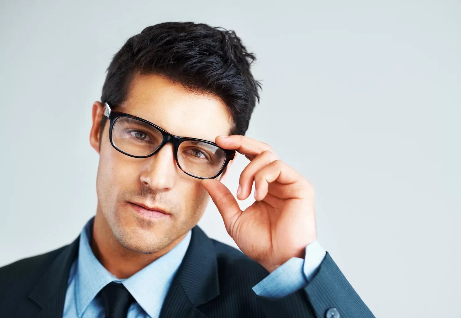 Молодой бизнесмен в очках. Фото портрет группы бизнесмены очки. Бизнесмен в очках. Бизнесмен в очках. Мужчина в очках бизнесмен.