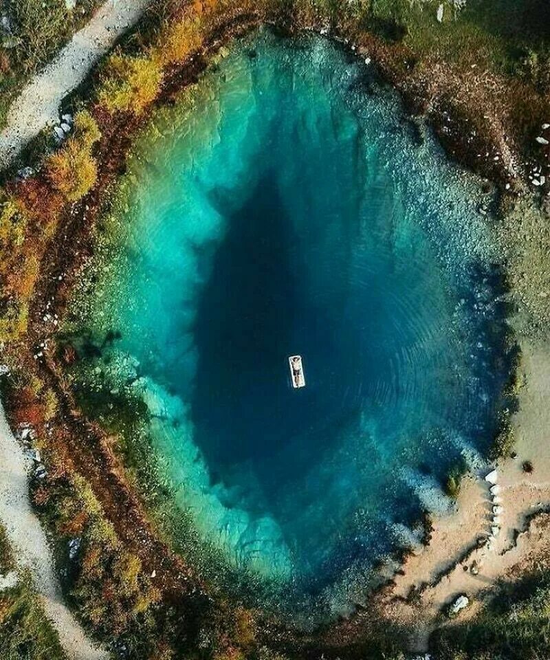 Глоре холе видео. Озеро Главашево Хорватия. Озеро глаз дракона Хорватия. Голубая дыра Дахаб карстовая воронка. Юкатан полуостров большая голубая дыра.