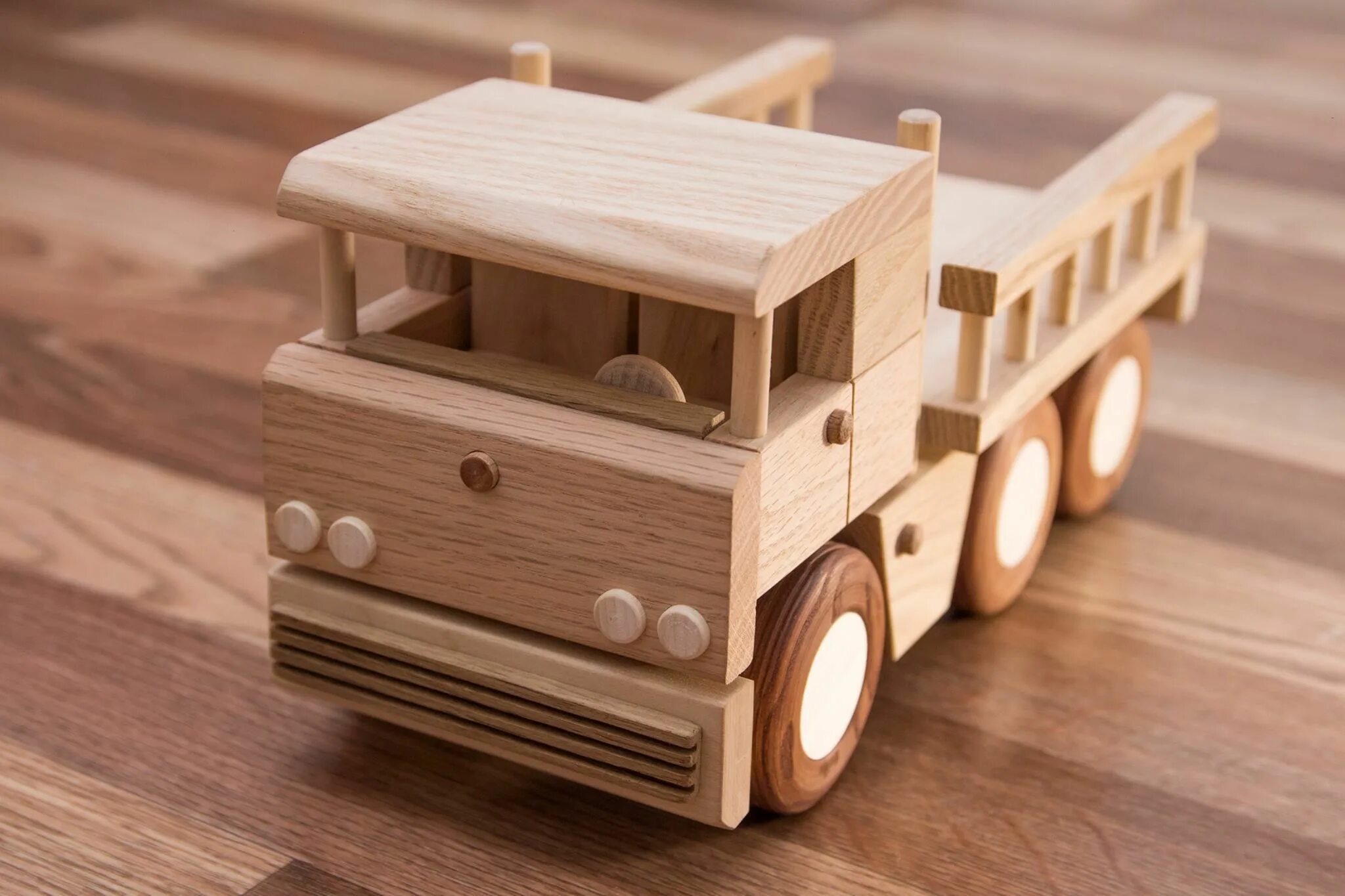 Деревянная машина. Деревянный грузовик. Деревянная игрушка машинка. Деревянная машина для детей.