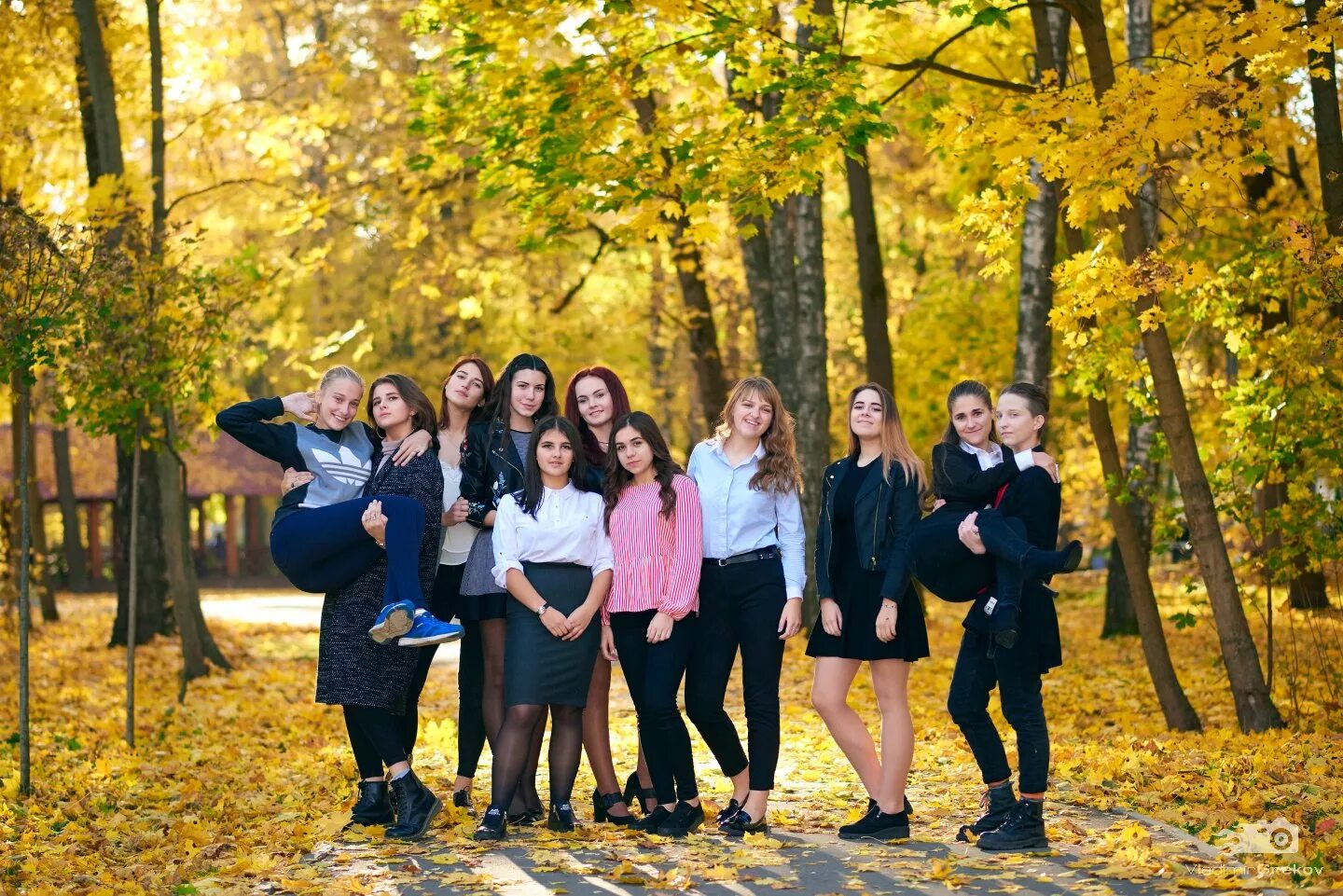 шапка выпускника гарварда. осень галина книги. медалисты россии. мичиган университет выпускники. выпускники мед колледжа.