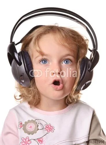 Музыкотерапия для детей. Прослушивание аудио. Ребенок в наушниках. Включи дети аудио. Включи дети аудио.