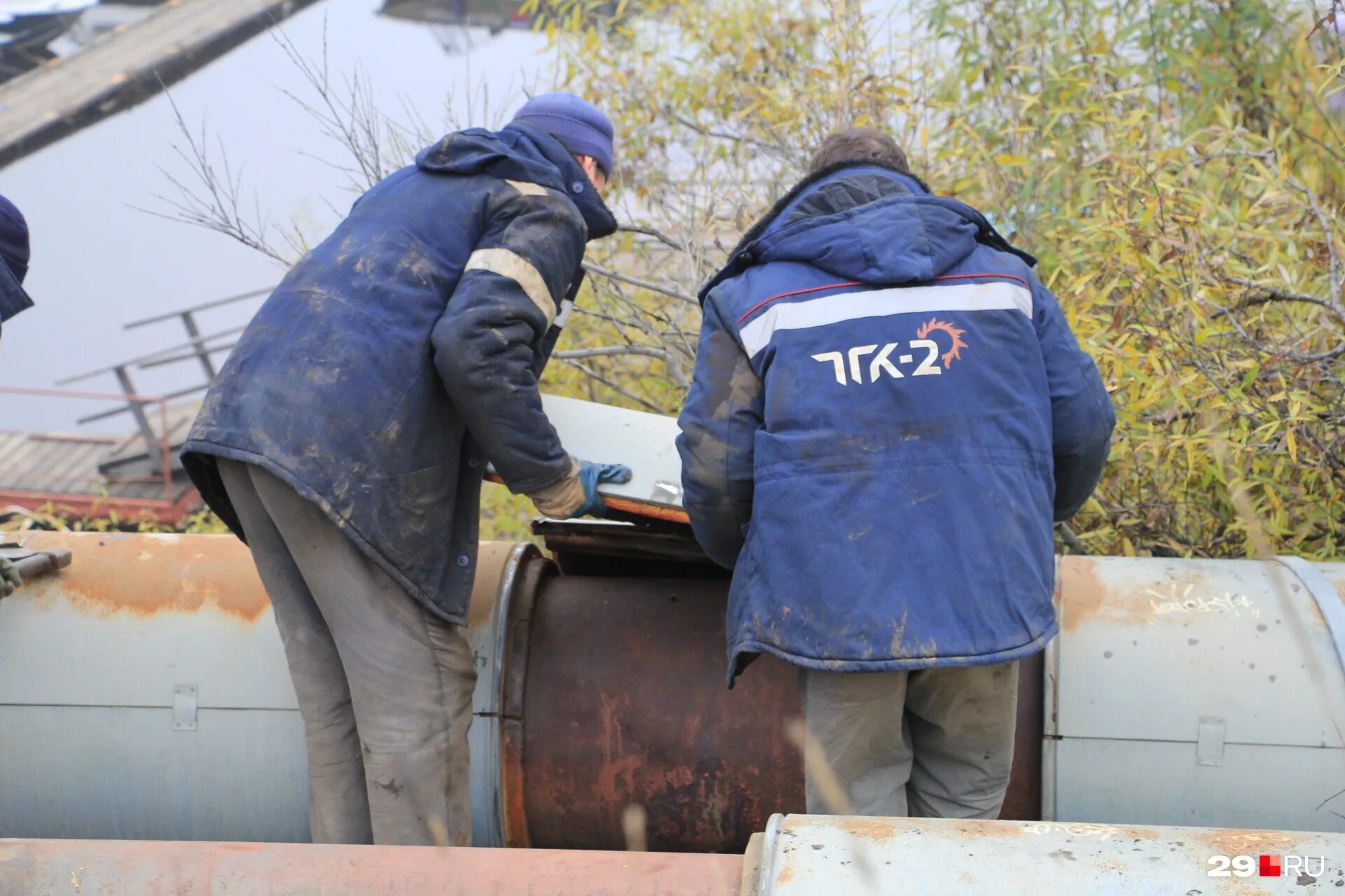 Отключение воды в архангельске сегодня. Отключение отопления Архангельск. Нет воды Архангельск. Архангельск холодно. Вагончики на теплотрассе Архангельске фото на Соломбале.