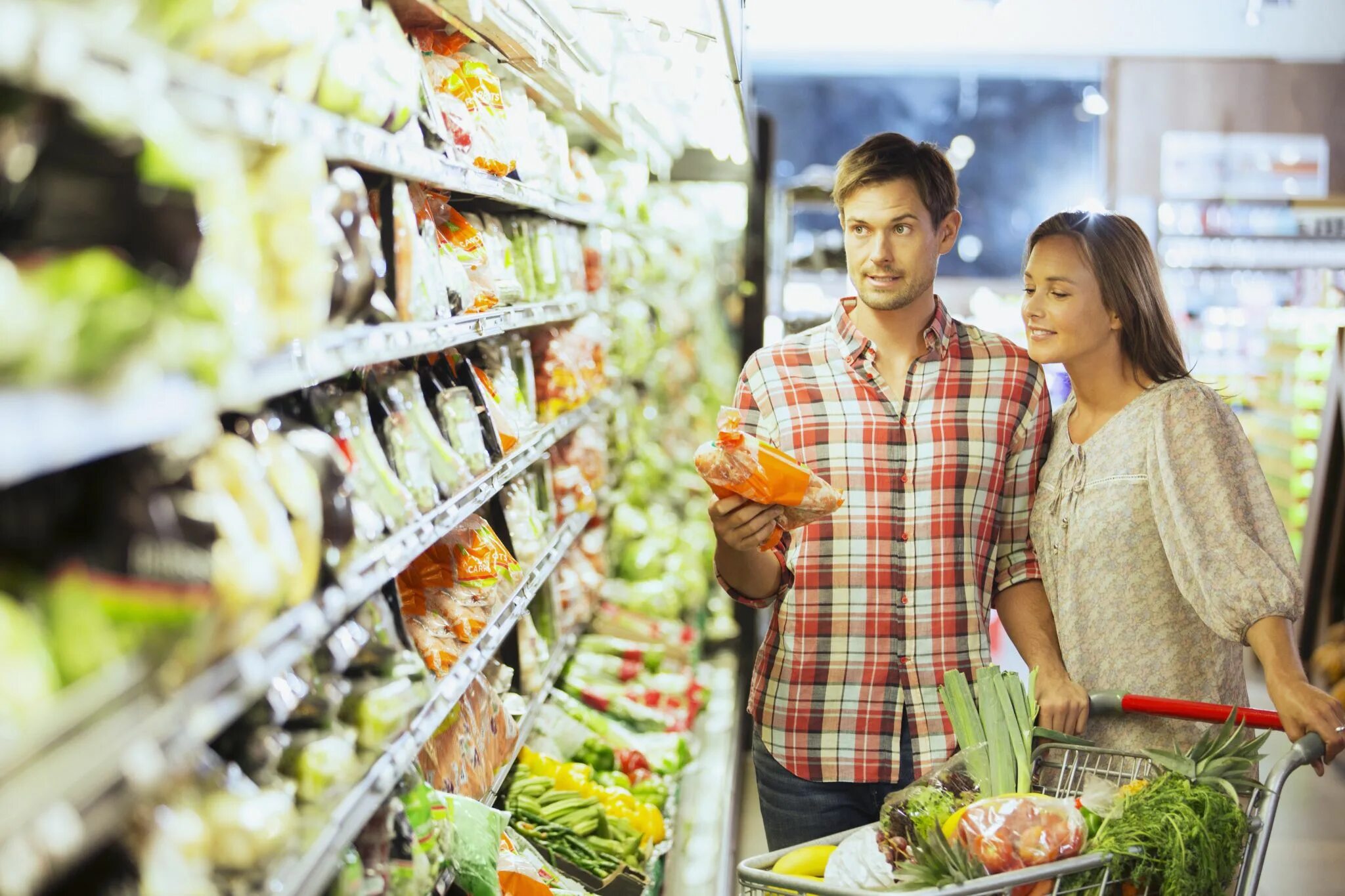 Doing your shopping. Маркетинг в супермаркете. Supermarket Family. Развлечения в супермаркете. Восточная семья в супермаркете.